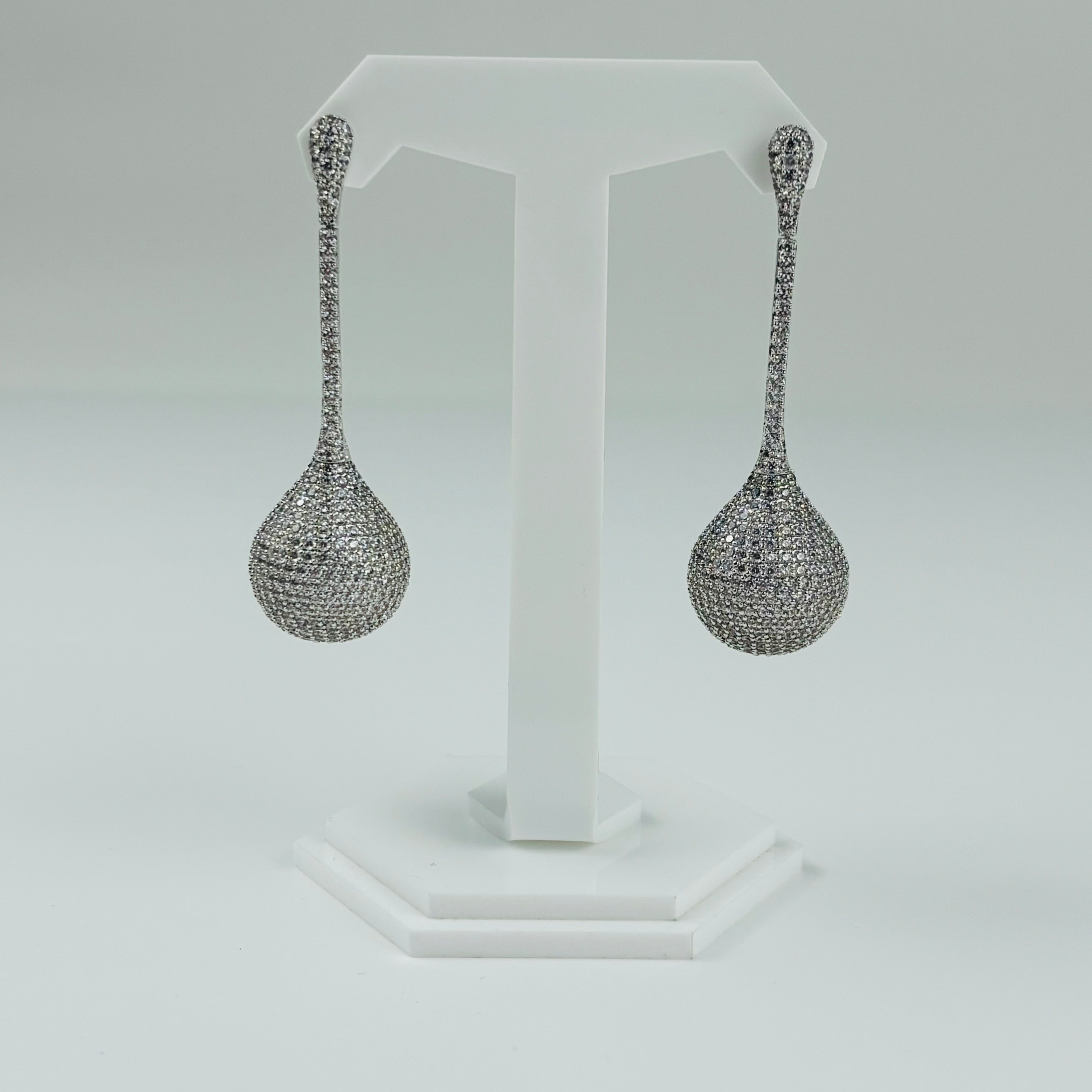 Cristal Long Ball Dangle Earrings - Thevipwomen