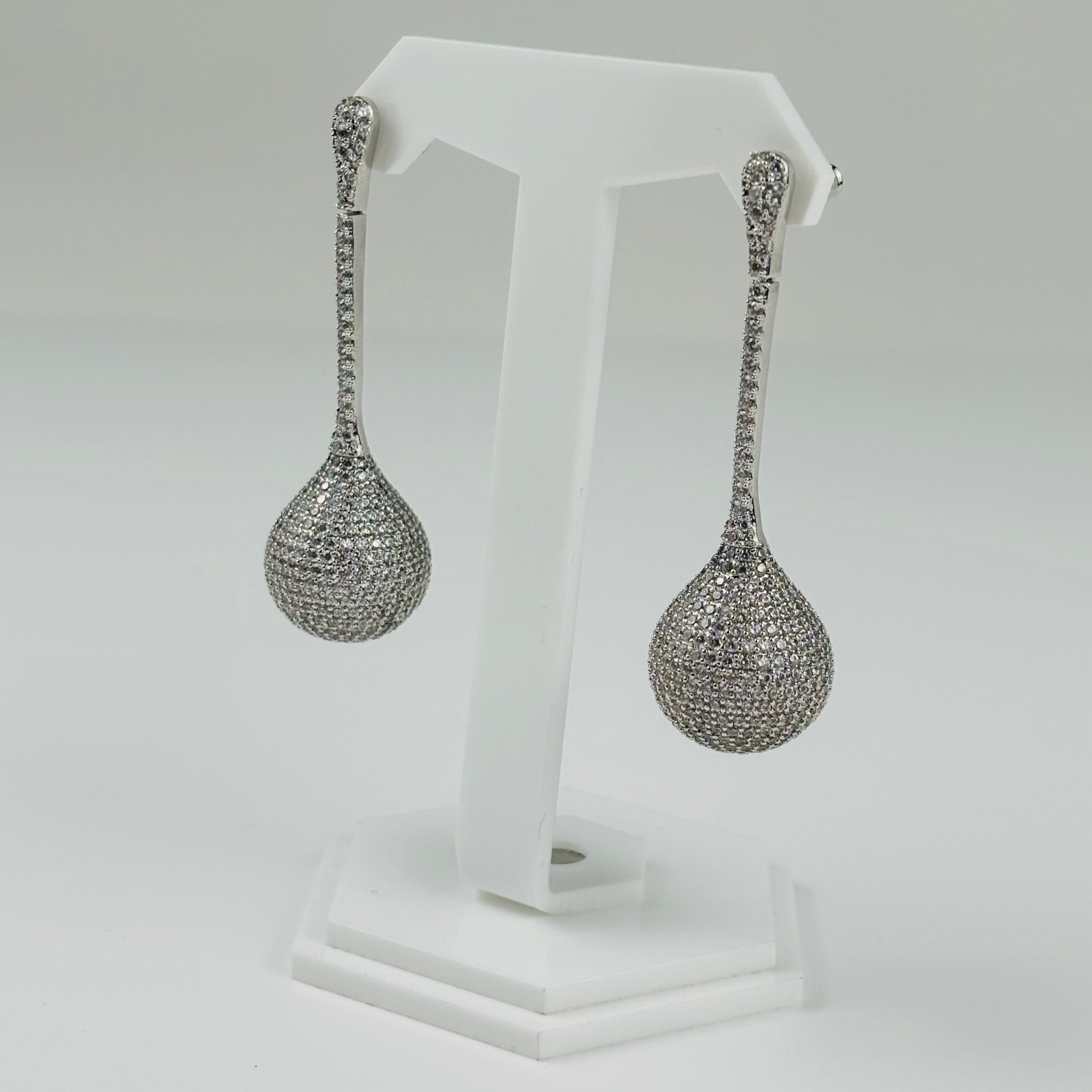 Cristal Long Ball Dangle Earrings - Thevipwomen